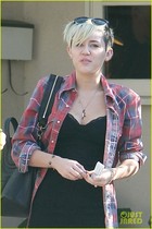 Miley Cyrus : miley-cyrus-1354815914.jpg