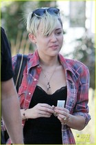 Miley Cyrus : miley-cyrus-1354815918.jpg
