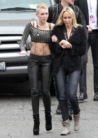 Miley Cyrus : miley-cyrus-1357066303.jpg