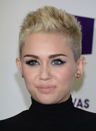 Miley Cyrus : miley-cyrus-1357210065.jpg