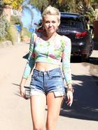 Miley Cyrus : miley-cyrus-1360037176.jpg