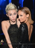 Miley Cyrus : miley-cyrus-1360570184.jpg