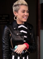 Miley Cyrus : miley-cyrus-1360882843.jpg