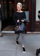 Miley Cyrus : miley-cyrus-1360920823.jpg