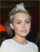 Miley Cyrus : miley-cyrus-1361776943.jpg