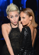 Miley Cyrus : miley-cyrus-1365607347.jpg