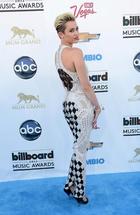Miley Cyrus : miley-cyrus-1369015353.jpg