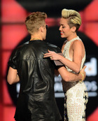 Miley Cyrus : miley-cyrus-1369063405.jpg