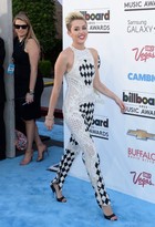 Miley Cyrus : miley-cyrus-1369064640.jpg