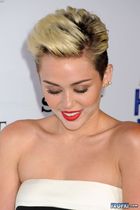Miley Cyrus : miley-cyrus-1369282096.jpg