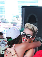 Miley Cyrus : miley-cyrus-1372877990.jpg