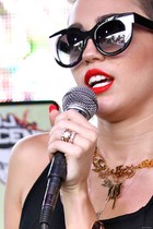 Miley Cyrus : miley-cyrus-1379807573.jpg