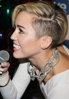 Miley Cyrus : miley-cyrus-1381731054.jpg