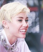 Miley Cyrus : miley-cyrus-1381866060.jpg