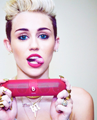 Miley Cyrus : miley-cyrus-1382824248.jpg