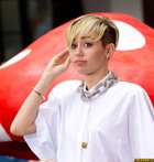 Miley Cyrus : miley-cyrus-1383718508.jpg