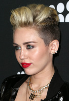 Miley Cyrus : miley-cyrus-1383933056.jpg