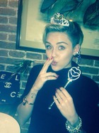 Miley Cyrus : miley-cyrus-1383945690.jpg