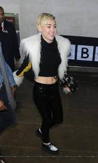 Miley Cyrus : miley-cyrus-1384376190.jpg
