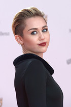 Miley Cyrus : miley-cyrus-1384548019.jpg