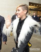 Miley Cyrus : miley-cyrus-1384548619.jpg