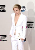 Miley Cyrus : miley-cyrus-1385404458.jpg