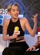 Miley Cyrus : miley-cyrus-1386506572.jpg