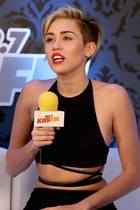 Miley Cyrus : miley-cyrus-1386506582.jpg