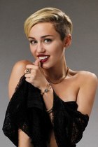 Miley Cyrus : miley-cyrus-1386763854.jpg