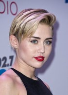 Miley Cyrus : miley-cyrus-1386763869.jpg