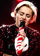 Miley Cyrus : miley-cyrus-1386763912.jpg