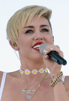 Miley Cyrus : miley-cyrus-1387814495.jpg