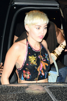 Miley Cyrus : miley-cyrus-1395919550.jpg