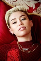 Miley Cyrus : miley-cyrus-1398534290.jpg