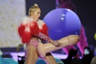 Miley Cyrus : miley-cyrus-1414001915.jpg