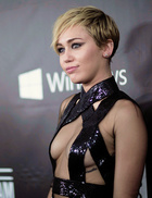 Miley Cyrus : miley-cyrus-1416257110.jpg