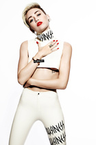 Miley Cyrus : miley-cyrus-1417449710.jpg