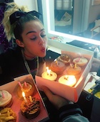 Miley Cyrus : miley-cyrus-1480179477.jpg