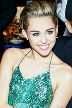 Miley Cyrus : miley-cyrus-1636497050.jpg