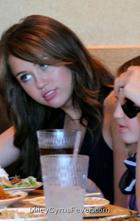 Miley Cyrus : miley_cyrus_1219973672.jpg