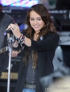 Miley Cyrus : miley_cyrus_1251576843.jpg