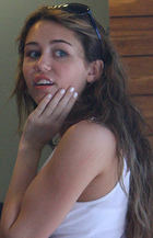 Miley Cyrus : miley_cyrus_1252122562.jpg