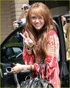 Miley Cyrus : miley_cyrus_1272764493.jpg