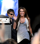 Miley Cyrus : miley_cyrus_1273436780.jpg