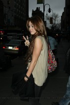Miley Cyrus : miley_cyrus_1273437031.jpg
