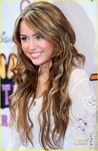 Miley Cyrus : miley_cyrus_1277086441.jpg