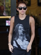 Miley Cyrus : miley_cyrus_1277876585.jpg