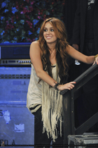 Miley Cyrus : miley_cyrus_1292097826.jpg