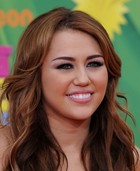 Miley Cyrus : miley_cyrus_1302029685.jpg