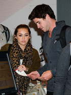 Miley Cyrus : miley_cyrus_1308590815.jpg